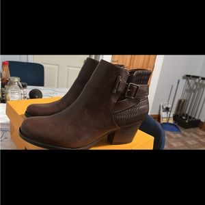Brown boots, worn once. Very comfortable